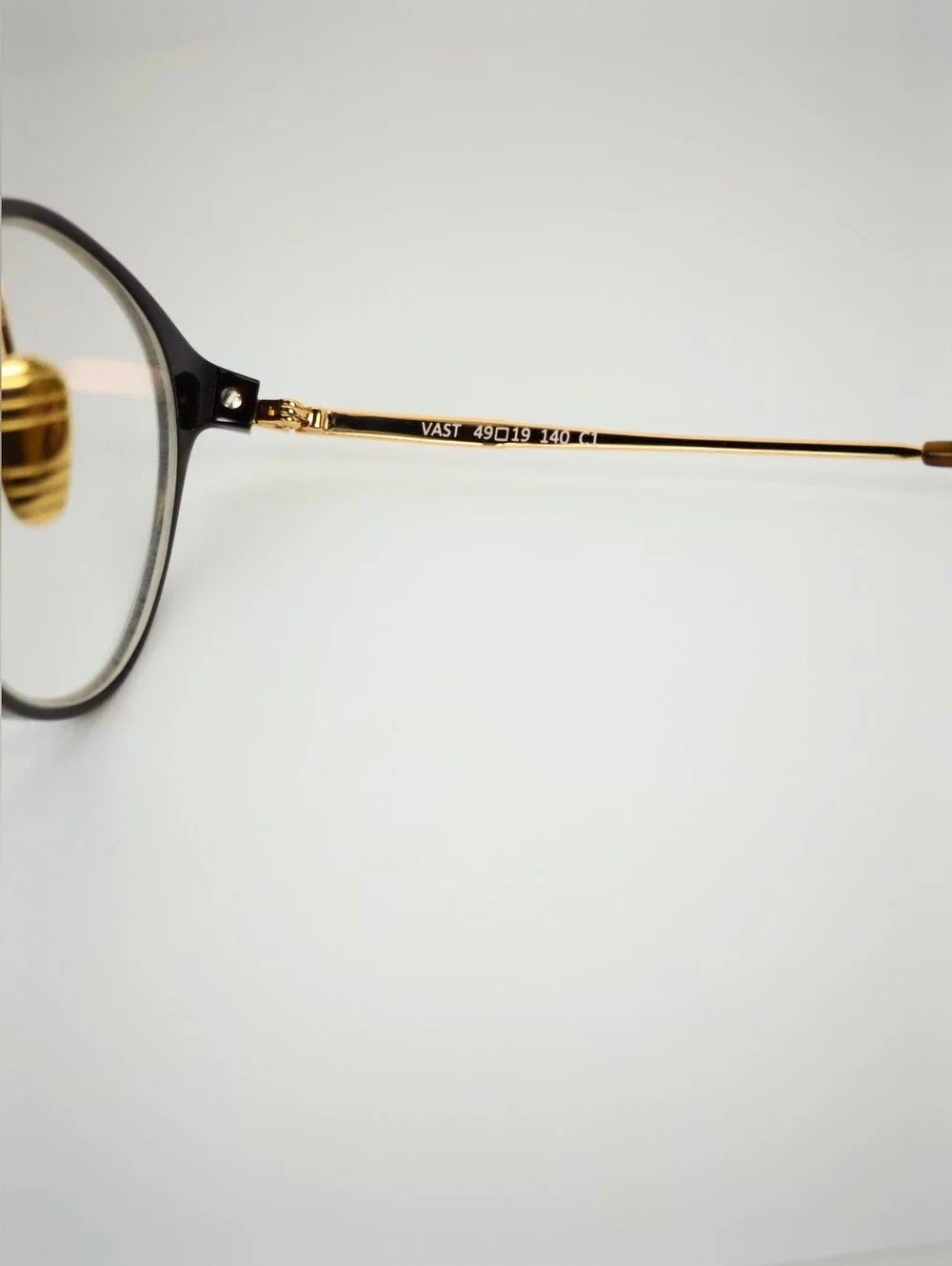 Vast. Classic Tortoise Shell Gold Round Eyeglasses. Elegant. Petite Frame.
